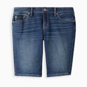 Torrid Blue Dark Wash Denim Skinny Bermuda Shorts Style 17223361 Size 16